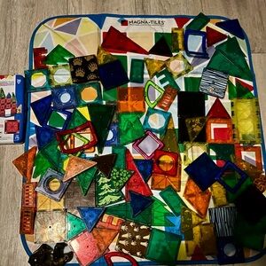 Magna-Tiles Set over 125 magnets